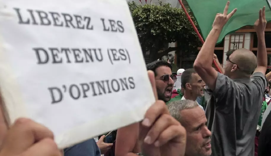 Les détenus d'opinion algériens