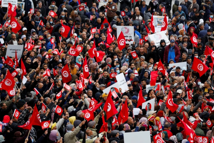 Les Tunisiens manifestent contre Kais