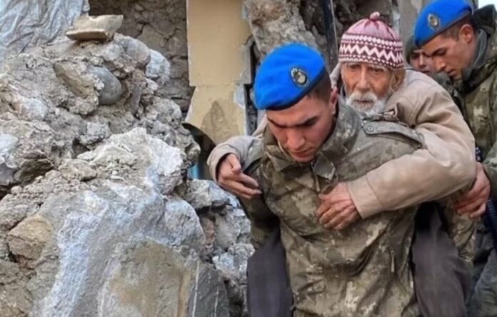 Les secours continuent de sauver des vies du séisme de Turquie et Syrie.