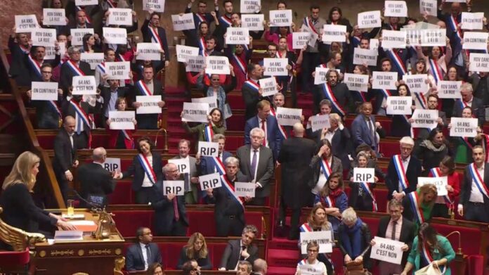L'Assemblée française rejette la motion de censure