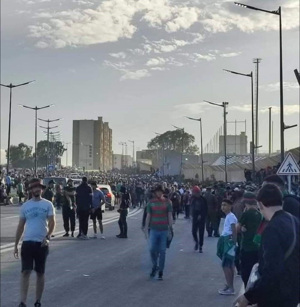 Supporters du MCA à Douéra.