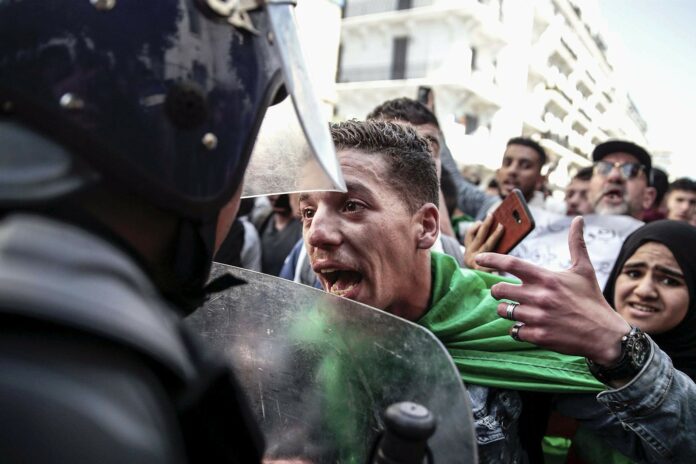 Répression policière en Algérie