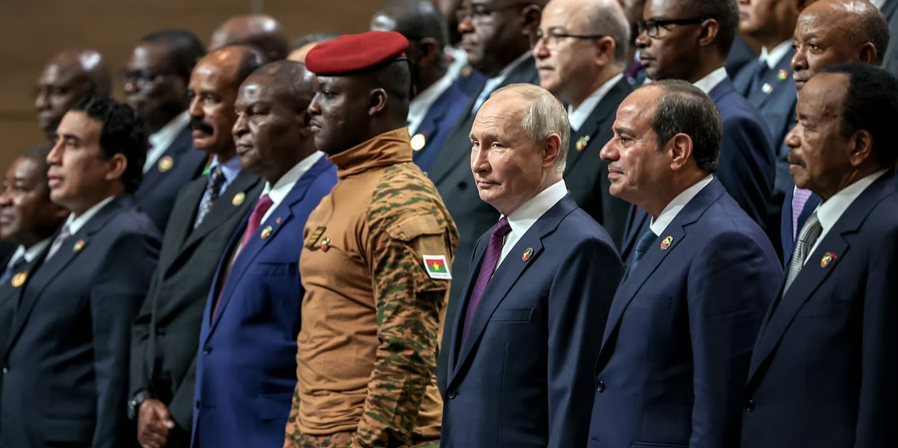 Moscou ne s'embarrasse pas à soutenir les dictateurs africains.