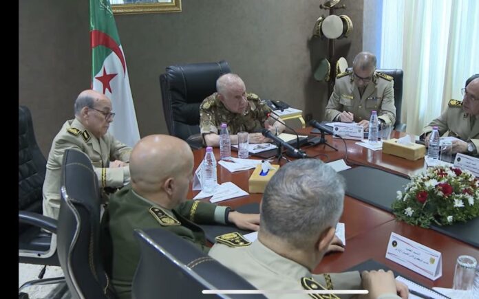 Chanegriha entouré de généraux pour installer le nouveau chef de la DGSI.