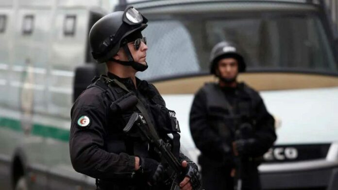 Policiers algériens