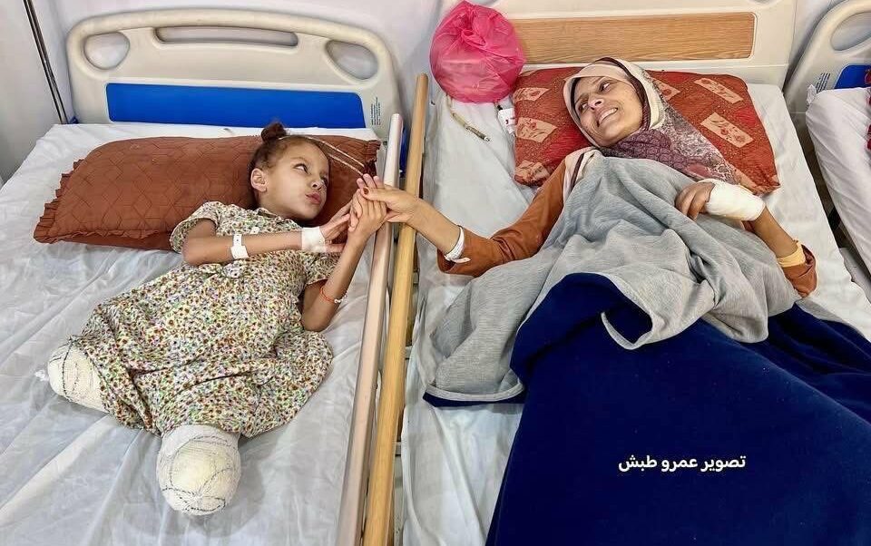Gaza, une maman et sa fille estropiée
