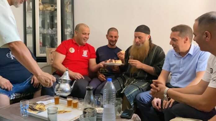 Agresseur barbu et victime