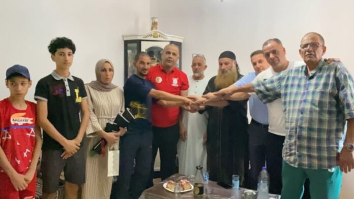 93e90994-6d19-476b-b3a7-52ff8fa4e34b Le barbu qui a agressé une femme et son fils.