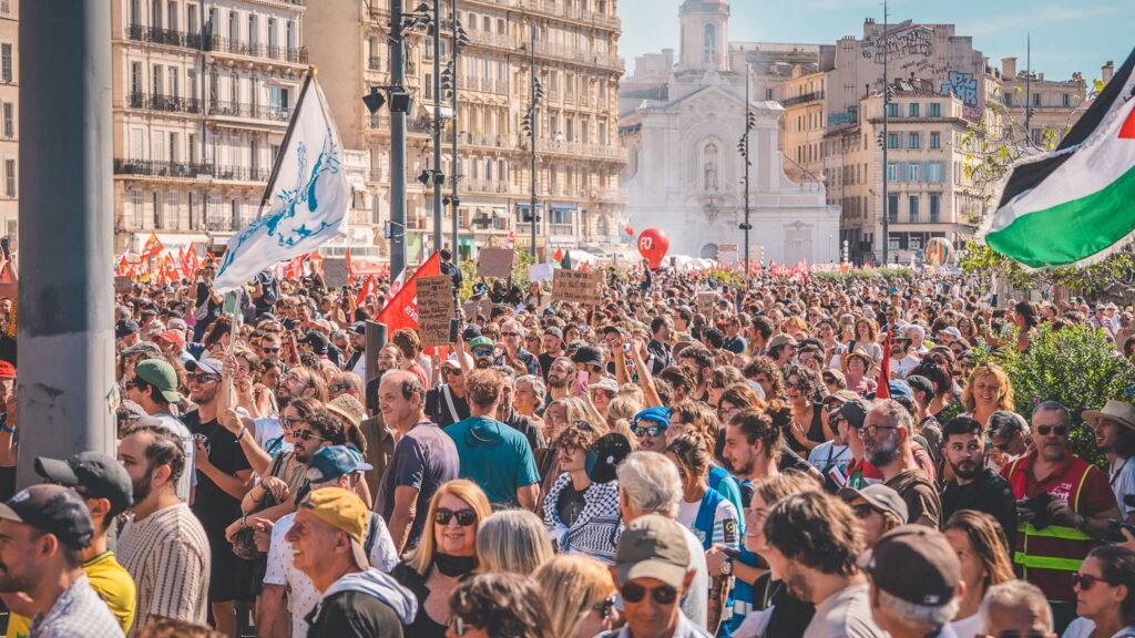 Marseille manifeste contre le gouvernement et Macron