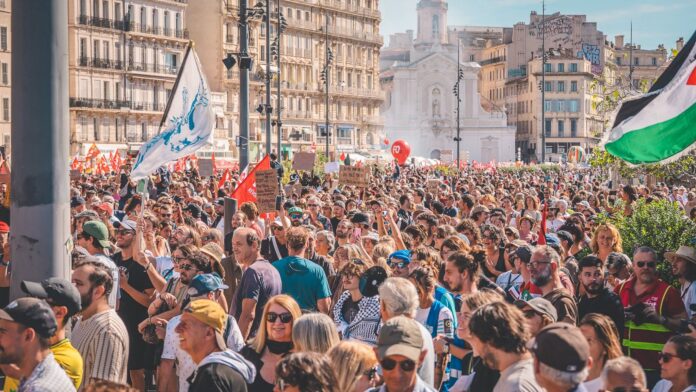 Marseille manifeste contre le gouvernement et Macron