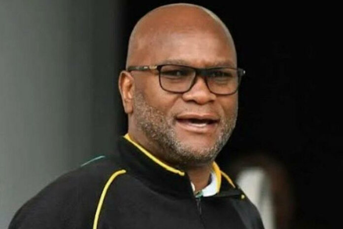 l’ambassadeur d’Afrique du Sud en France, Emmanuel Mthethwa,