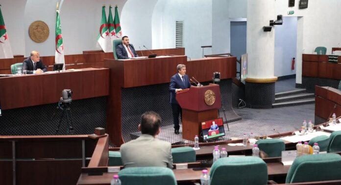 Le ministre de la Communication a l'APN