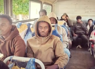 Tunisie : la justice instrumentalisée pour réduire au silence les défenseurs des réfugiés Des réfugiés africains en Tunisie