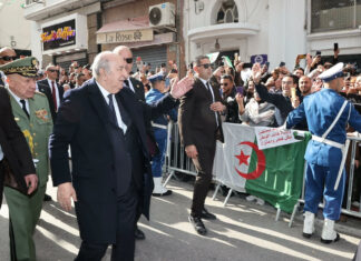 Tebboune à Constantine : entre b’khour, zorna et figure du “petit père du peuple” Tebboune à Constantine