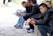 Les Faqaqirs de la République Chômeurs en Algérie