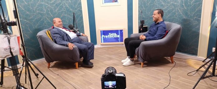 Bouakba sur le plateau de Vision TV