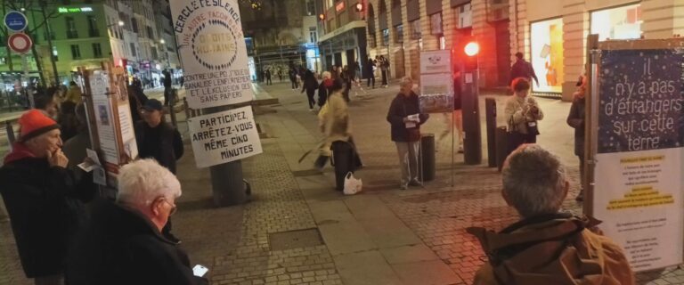 À Marseille, un cercle de silence interpelle sur les droits des migrants