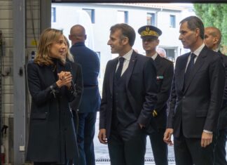 Marseille : un an après son ouverture, l’Entrepôt Solidaire de la Fondation CMA-CGM sous le regard du pouvoir politique Macron à l’Entrepôt Solidaire de la Fondation CMA CGM