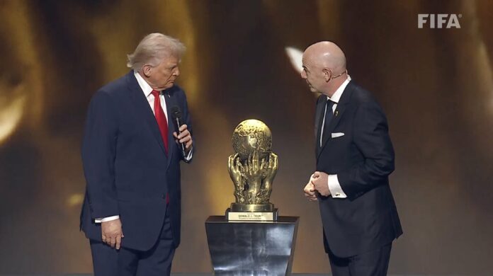 Le président des Etats-Unis, Donald Trump, et le dirigeant de la FIFA, Gianni Infantino