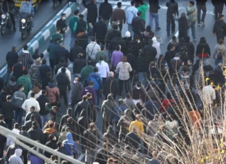 Iran : la colère populaire s’élève dans les rues de Téhéran et des provinces La rue iranienne manifeste.