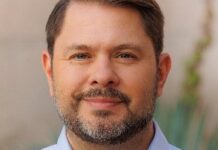 Ruben Gallego dénonce la guerre contre le Venezuela : « Illégale et honteuse » Ruben Gallego