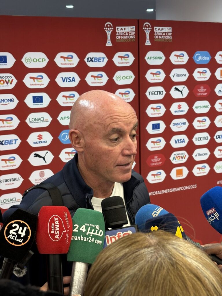 Le sélectionneur tanzanien, l’Argentin Miguel Ángel Gamondi, ne décolère pas.