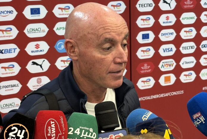 Le sélectionneur tanzanien, l’Argentin Miguel Ángel Gamondi, ne décolère pas.