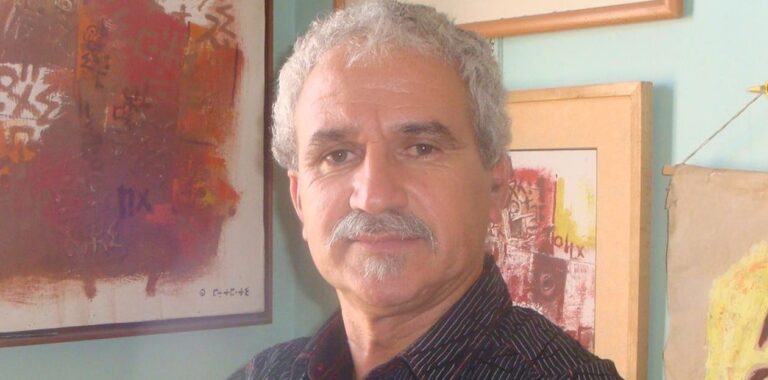 Smaïl Metmati : réinventer tifinagh entre calligraphie et peinture contemporaine