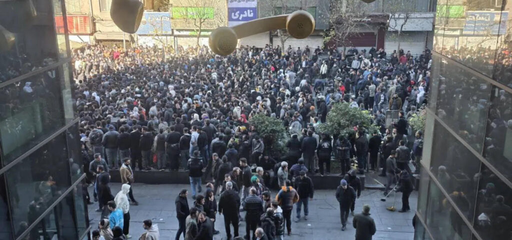 La rue iranienne contre les mollahs