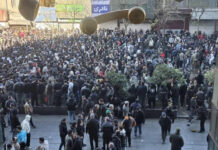 Une Iranienne témoigne : « Le peuple prisonnier de la toute-puissance de deux monstres » La rue iranienne contre les mollahs