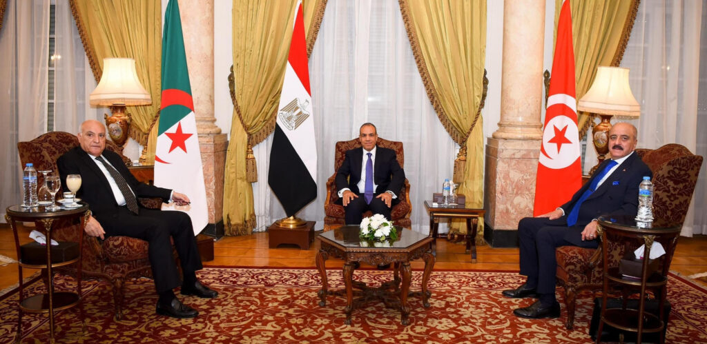 Les trois ministres des Affaires étrangères, algérien, libyen et tunisien.